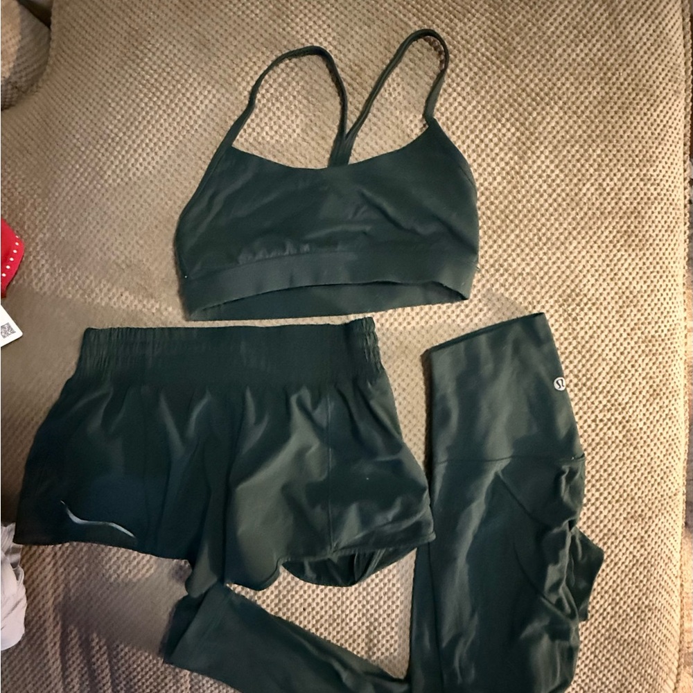 Lululemon legacy green hotty hot shorts, flow y bra and align legging 25” shorts